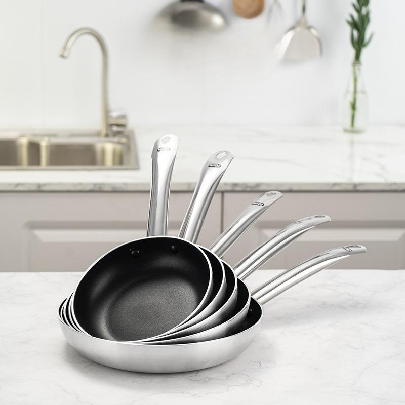 Sartén de aluminio con fondo reforzado