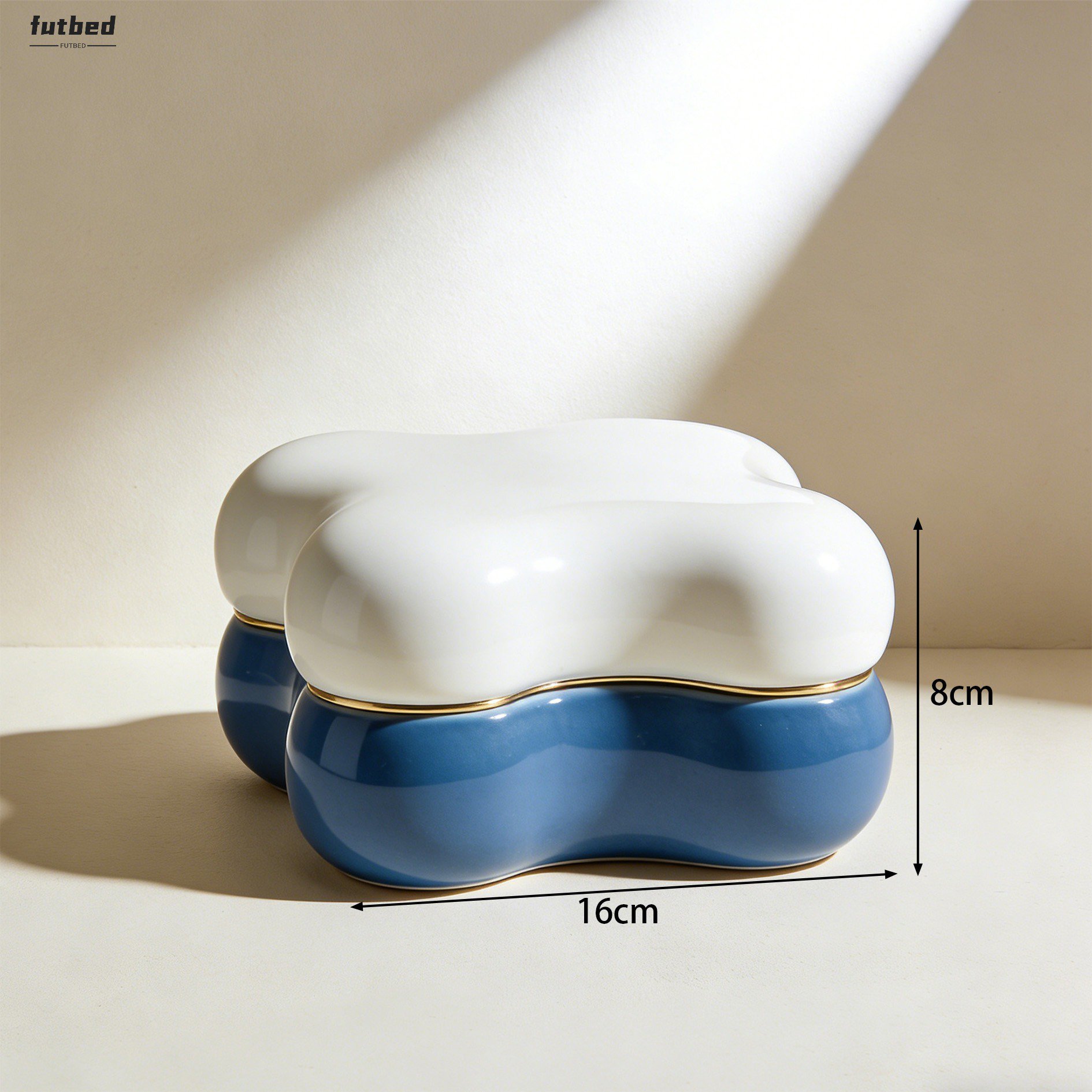 Spacious compartments for earrings and bracelets