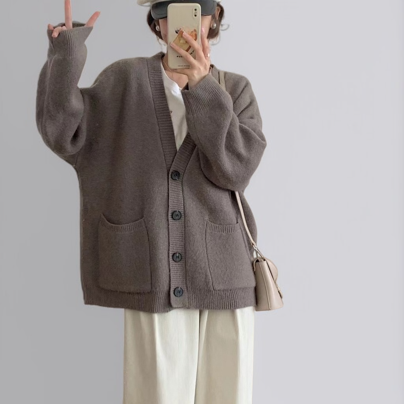 怠惰なスタイルのセータージャケット女性初秋 2024 新しいニットカーディガン春と秋の摩耗緩い無地トップ