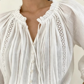 Damenbluse mit eleganten Puffärmeln und Lochmuster