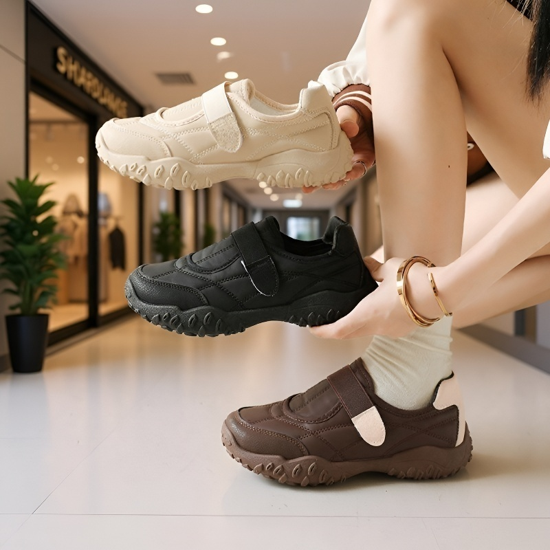 حذاء منخفض بشرائط لاصقة وخفيف الوزن ونعل سميك