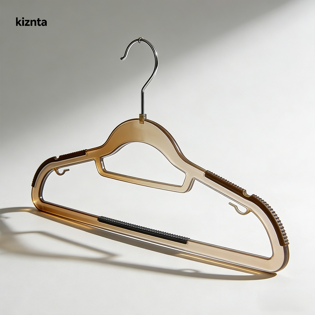 Organizace šatníku pomocí ramínek