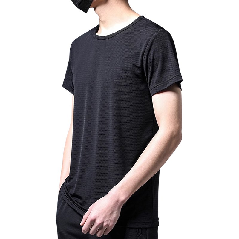 シンプルな半袖Tシャツ