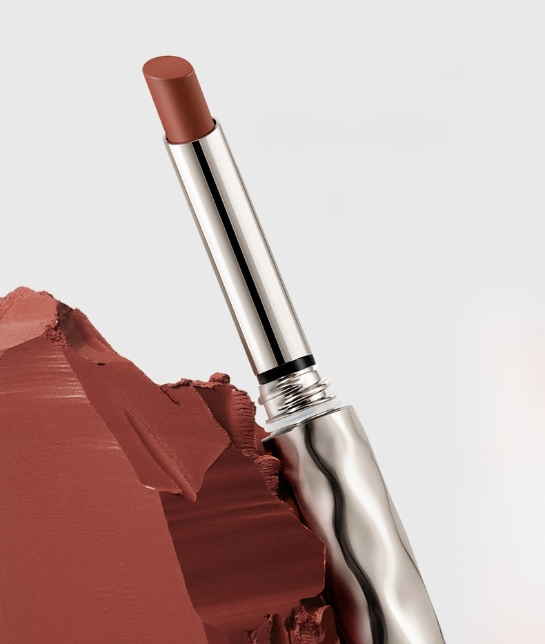 립스틱 케이스와 립스틱 발색 이미지