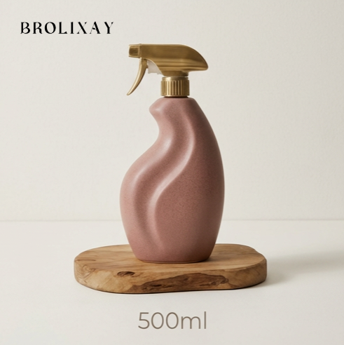 ลดกลิ่นอับด้วยสเปรย์เสื้อผ้า