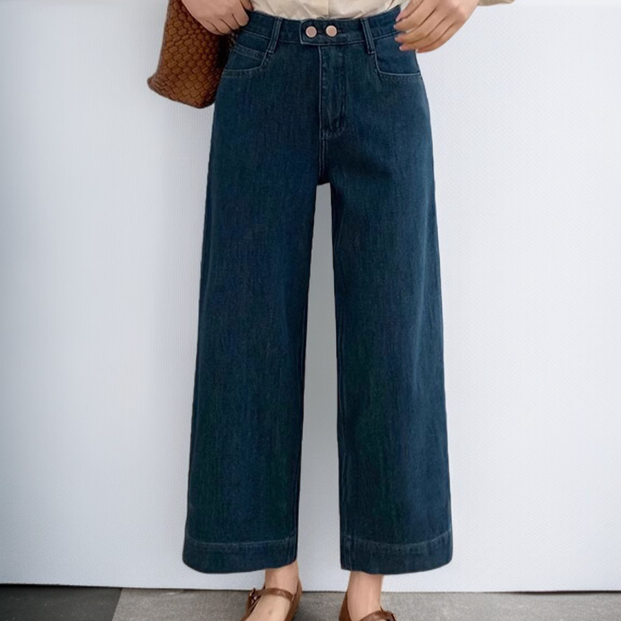 クロップドワイドレッグパンツとシガレットパンツ