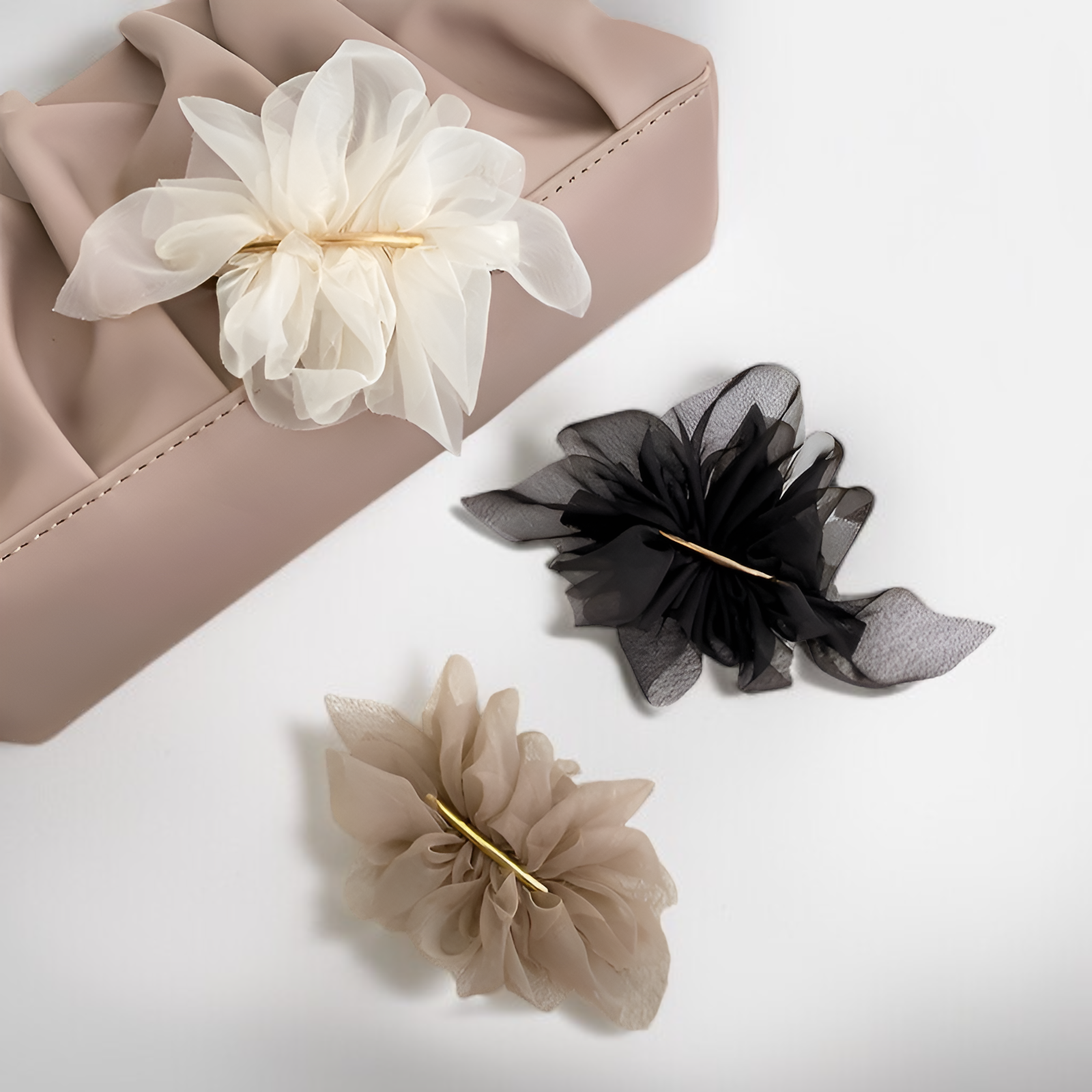 精緻花朵髮夾搭配日常穿搭