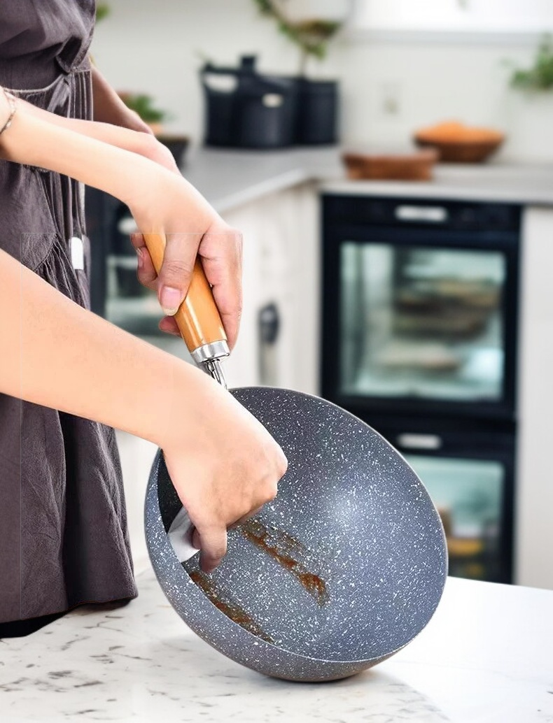 ノンスティック加工でお手入れ簡単なフライパン