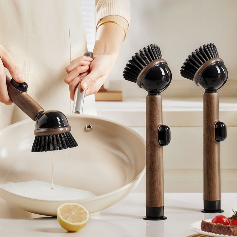 木目調吸盤付き立てられる液体注入型鍋用ブラシ