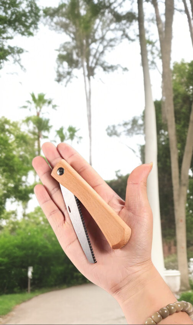 한 손으로 사용 가능한 경량 미니 전동톱