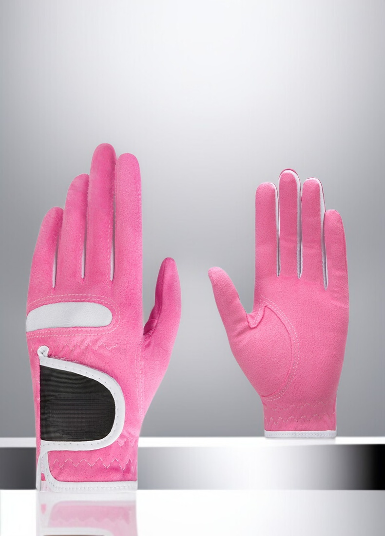 高爾夫球場配戴防滑手套揮桿