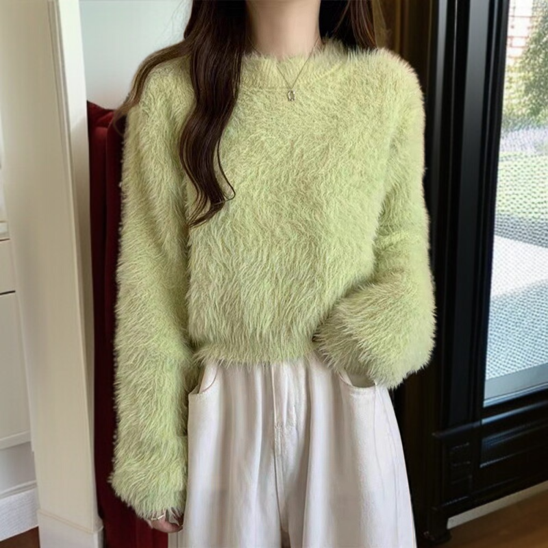 女性の緩い薄いニットトップショート模造ミンクのセーター
