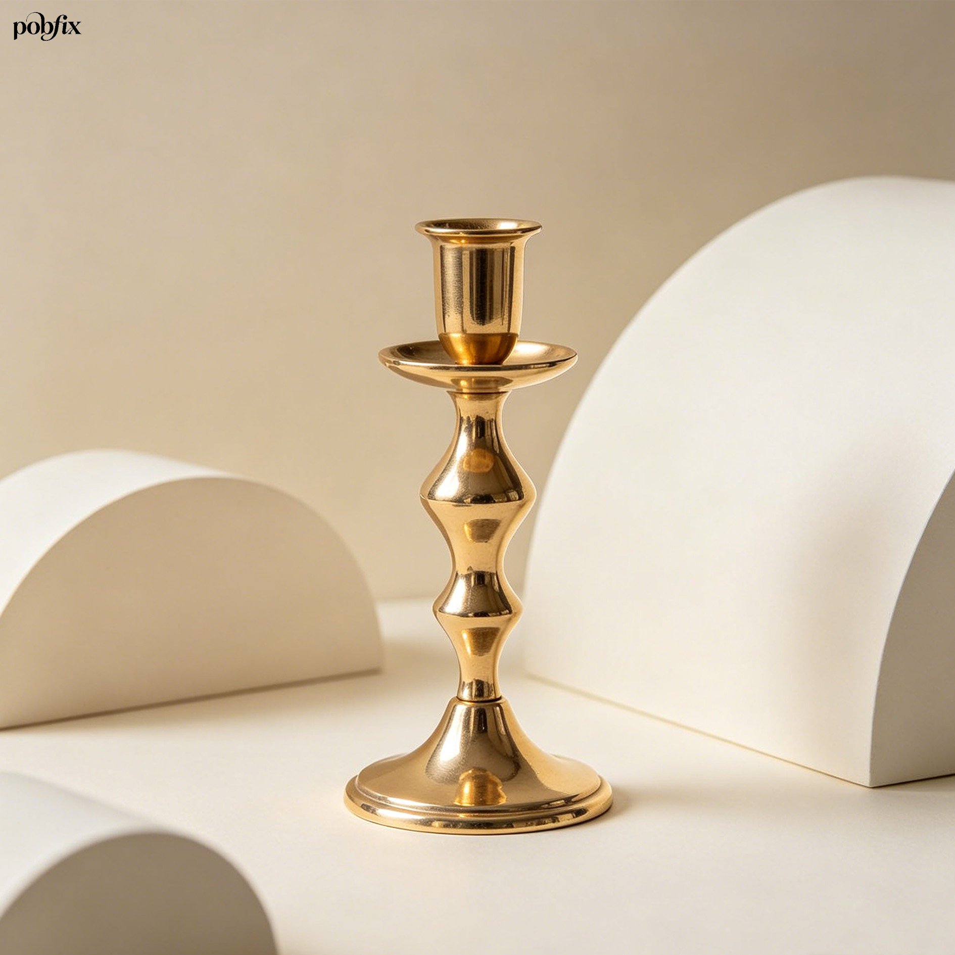 Eleganter Kerzenhalter im antiken Design aus Kupfer