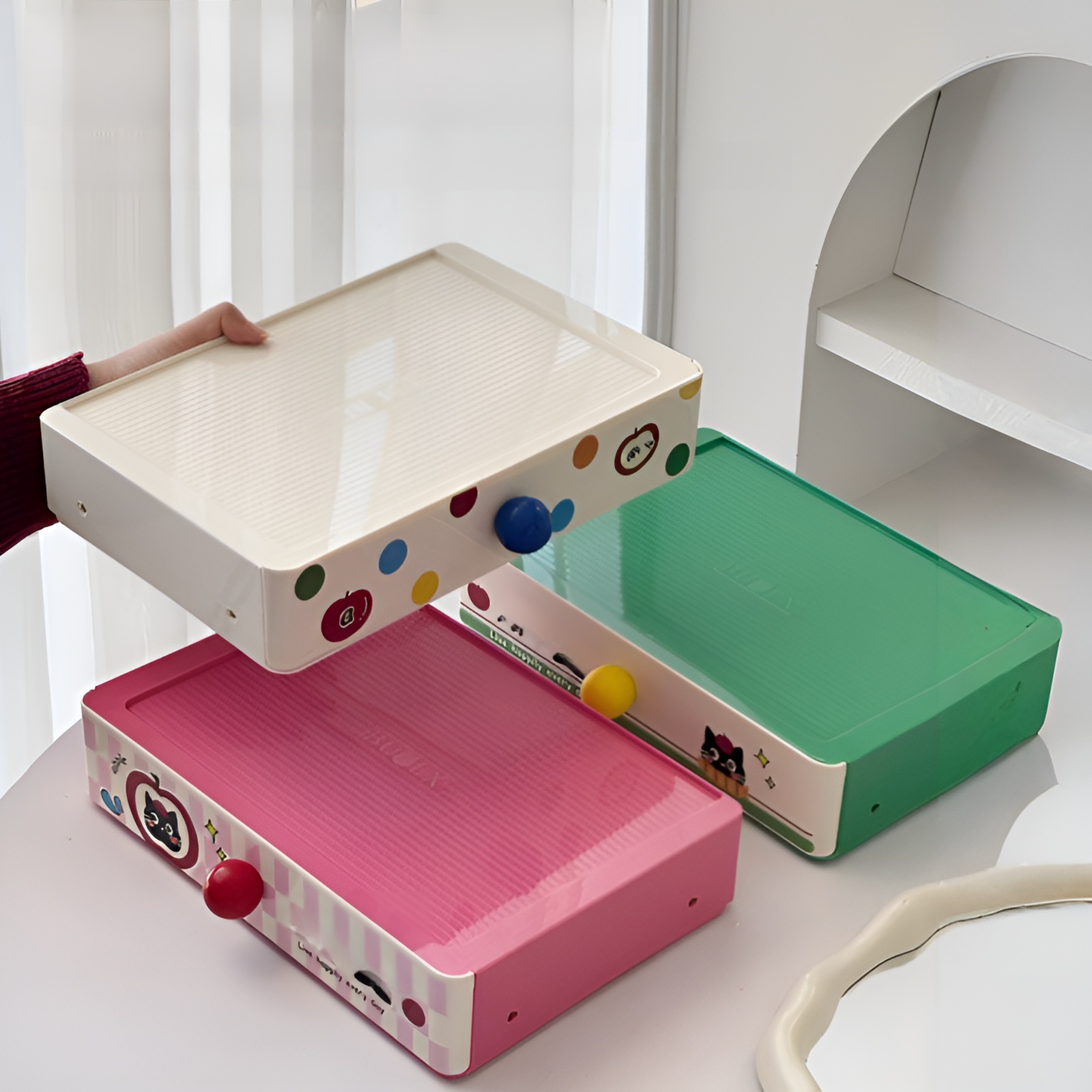 収納力抜群のデスクトップ整理ボックス