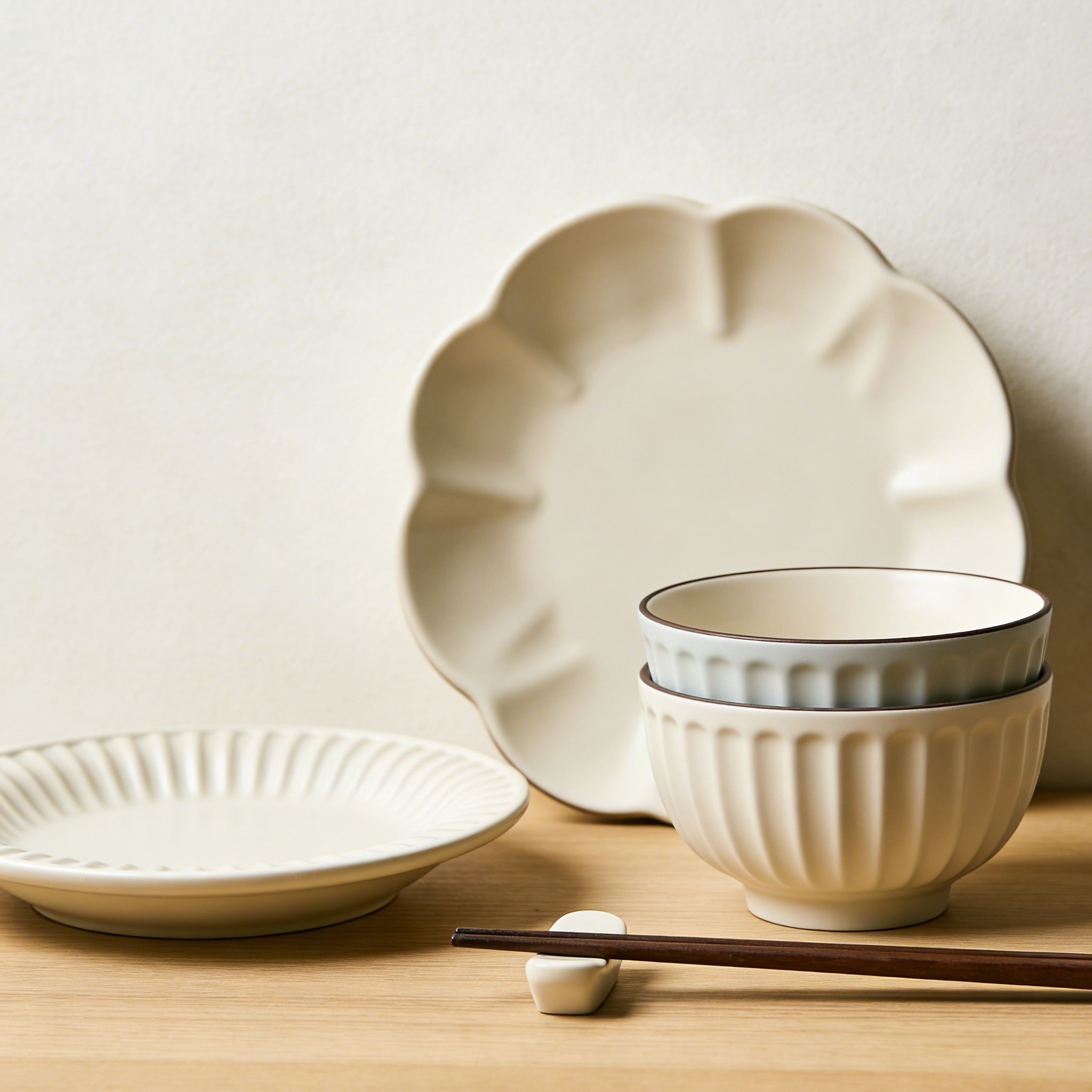 お椀・お皿・箸が揃った和食器セット