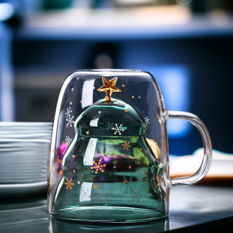 Langlebiger Kaffeebecher mit Weihnachtsdesign