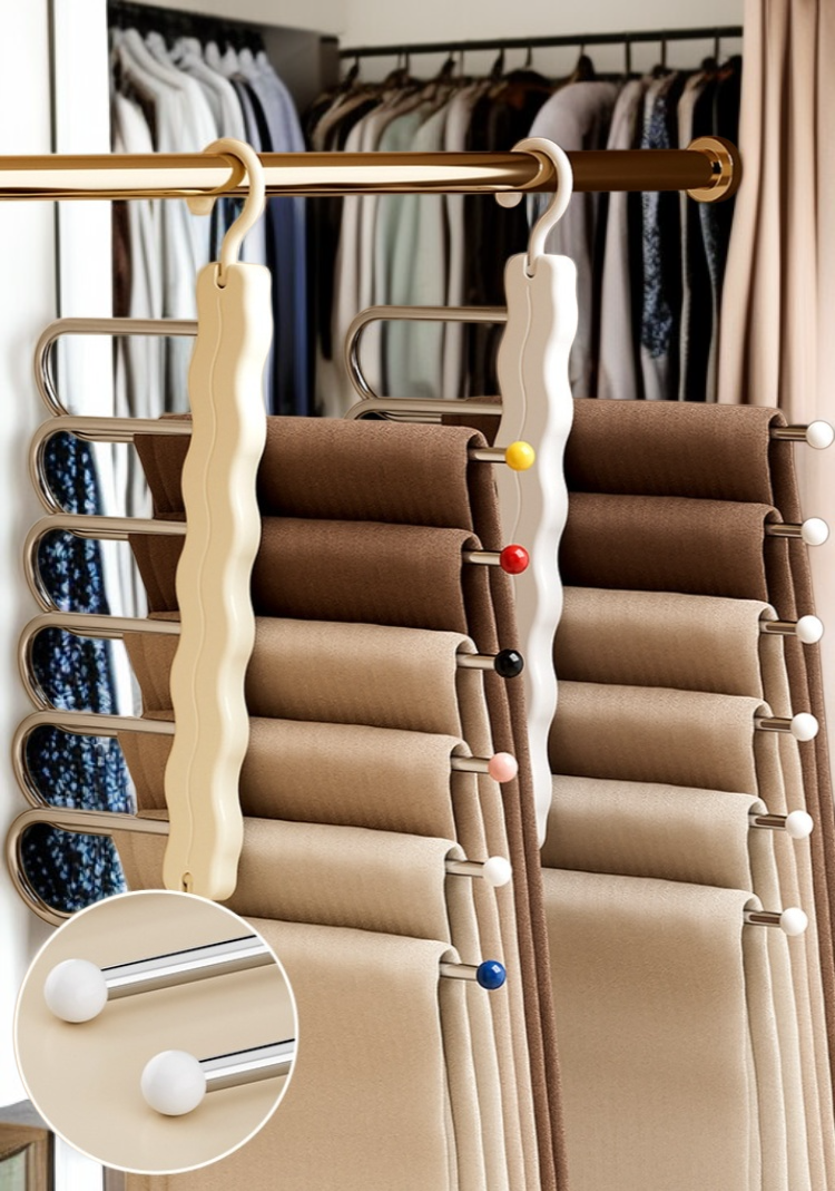 여러 바지를 한 번에 수납 가능한 행거
