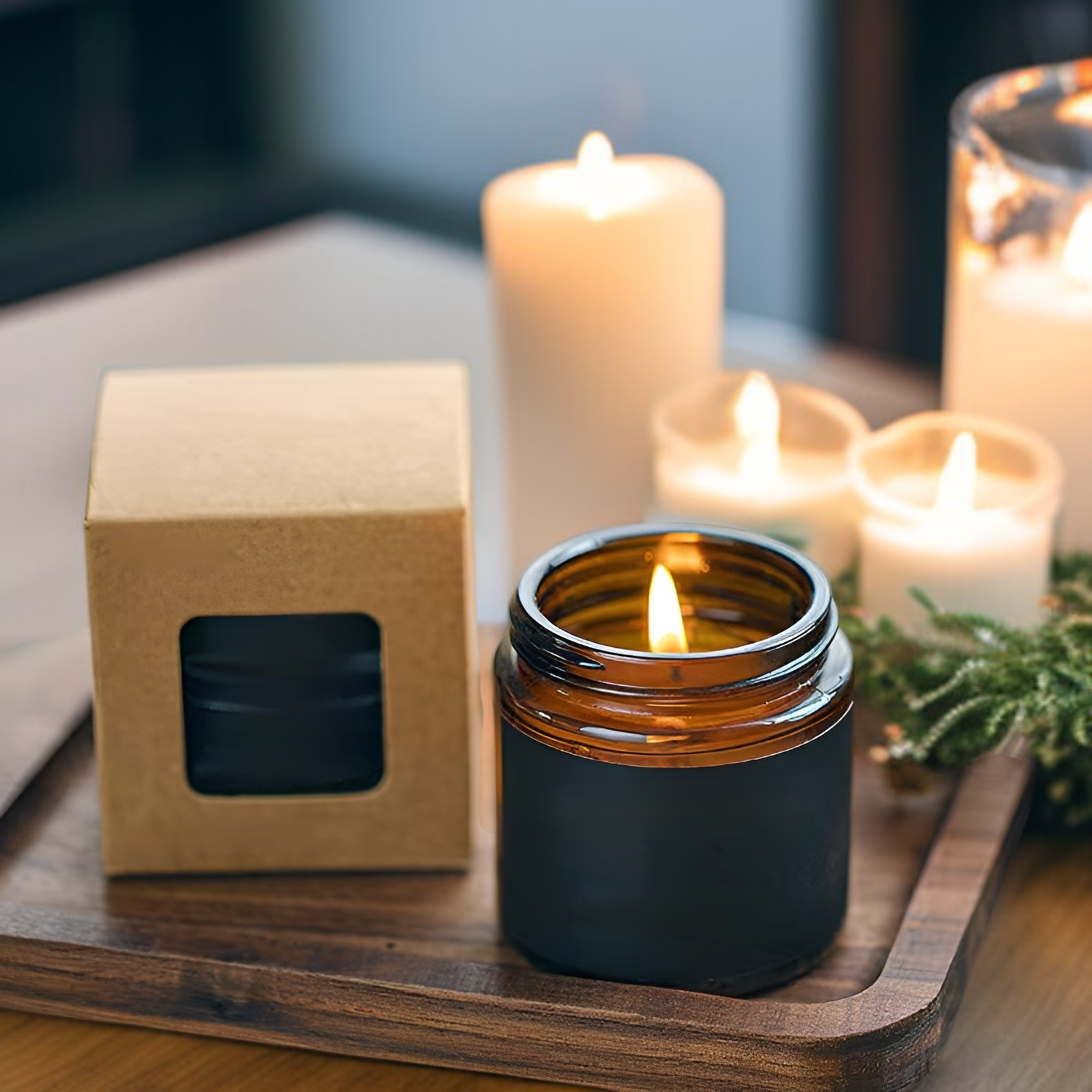 شمعة معطرة من الزجاج البني