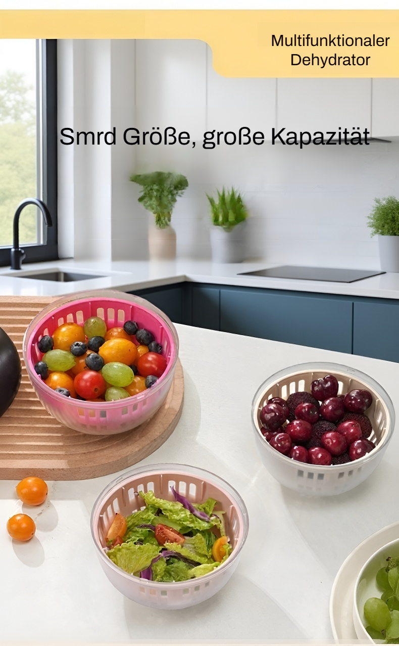 Benutzer trocknet Salatblätter mit manueller Wasser-Schleuder