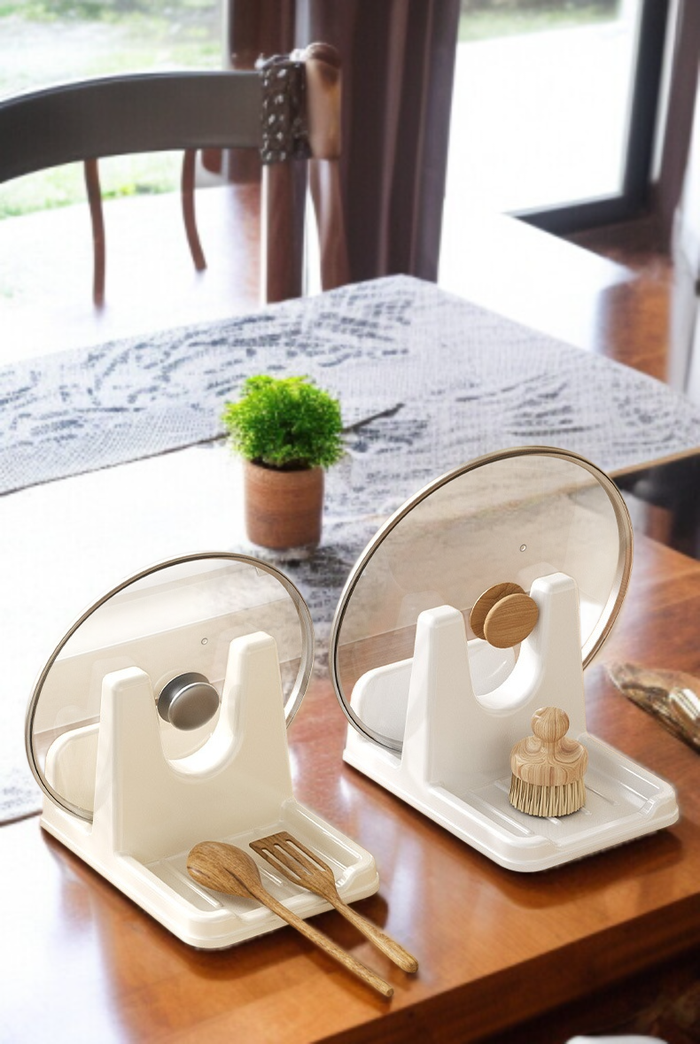 다양한 주방용품을 정리한 모습