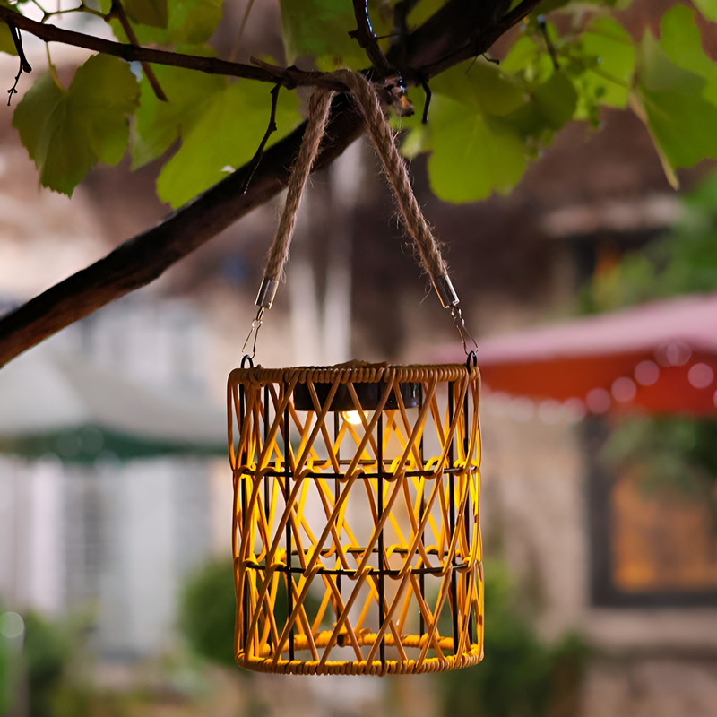 Solar Laterne aus Rattan Geflecht für den Hof, Dekorative Außenbeleuchtung