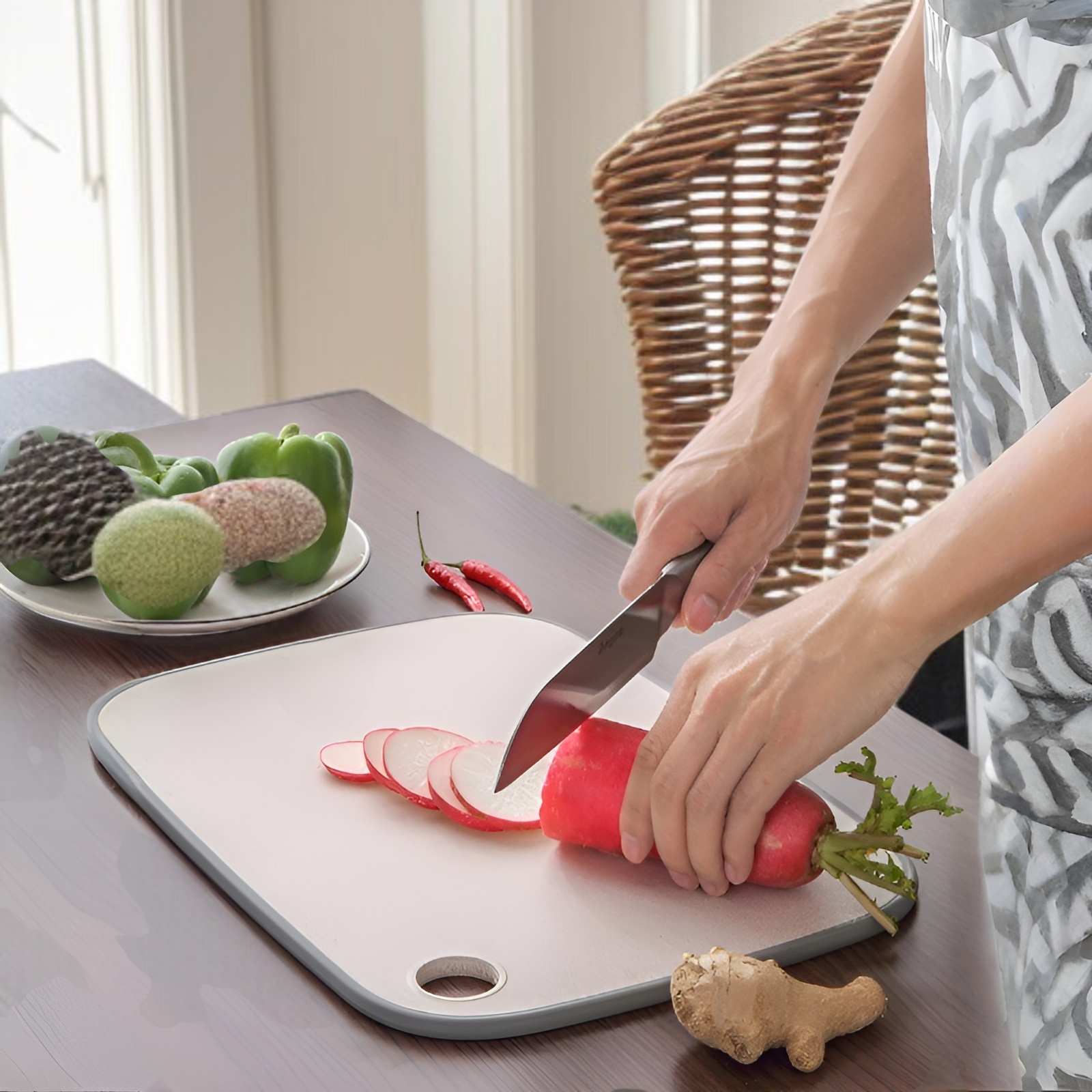 まな板セット カッティングボード 33×22cm 3枚セット インデックス 抗菌 食洗機対応 滑り止め付き 傷つきにくい 食材別 色分け まな板スタンド付き 調理台 キッチン用品