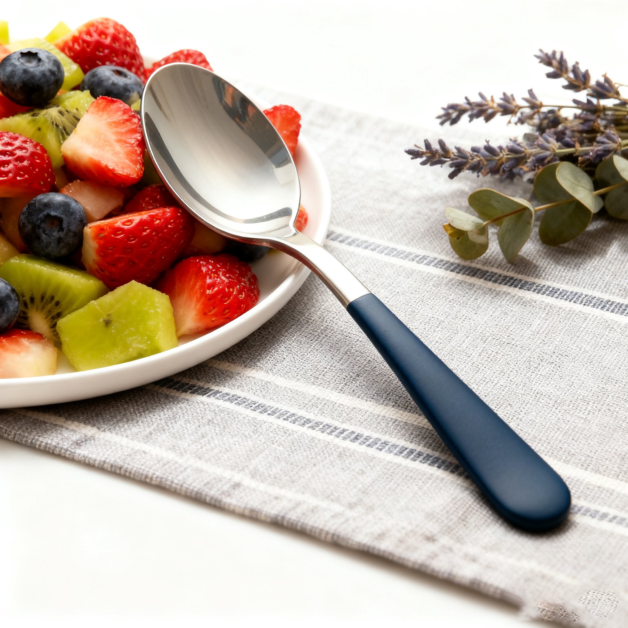 Modernes Besteck: 3 dunkelblaue Löffel