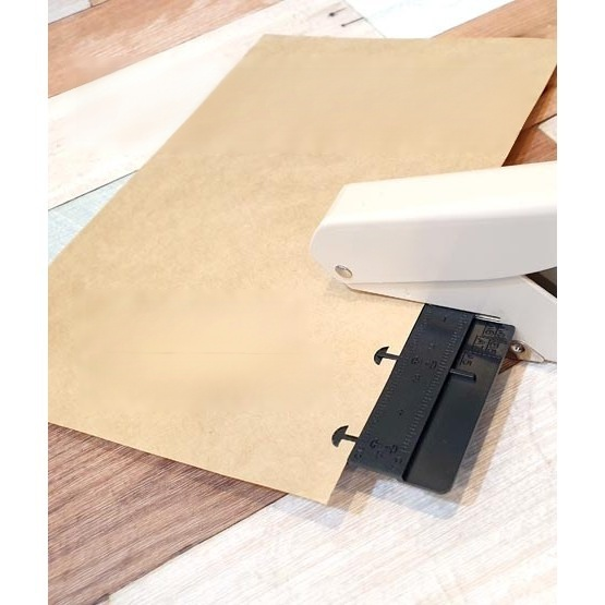 Single-hole mushroom-shaped punch