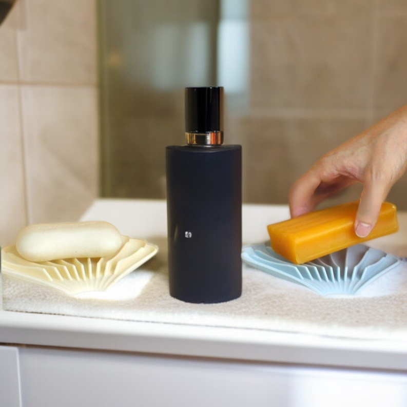 Jabonera de goma blanda con forma de concha y drenaje