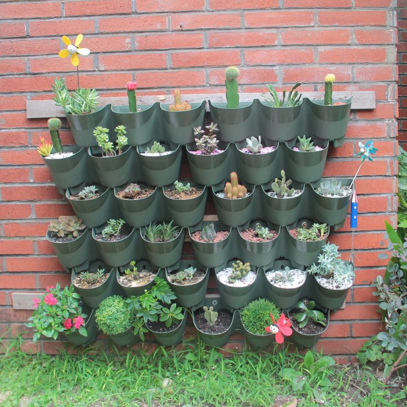 垂直壁面に点滴灌漑付き自動灌漑植木鉢ホルダー