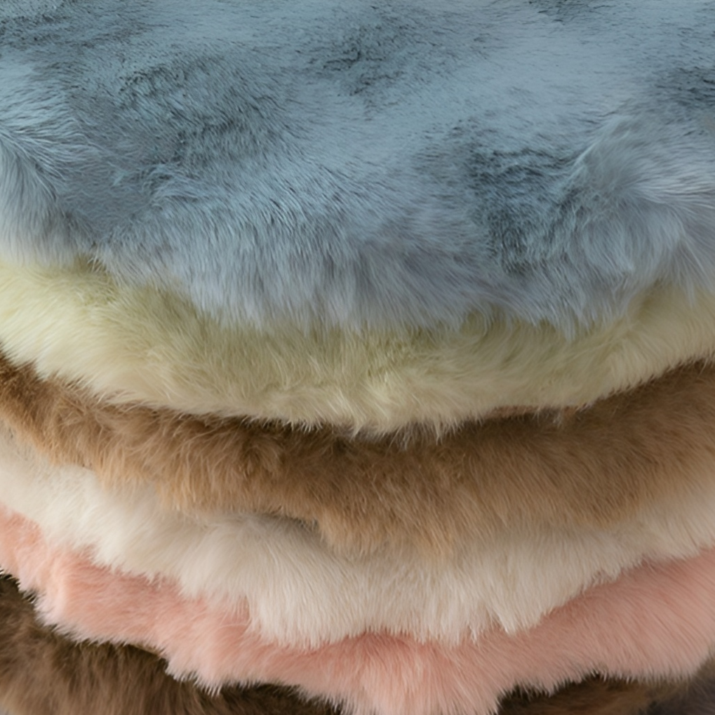 라운드 쿠션을 활용한 거실 스타일링