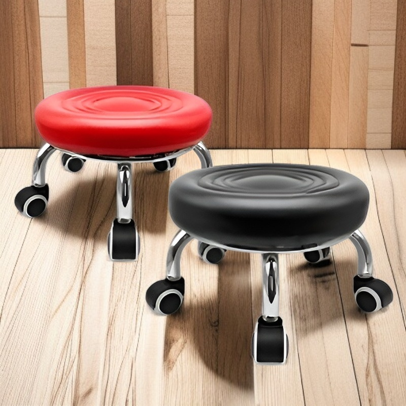 車輪付きの小さな丸いスツール