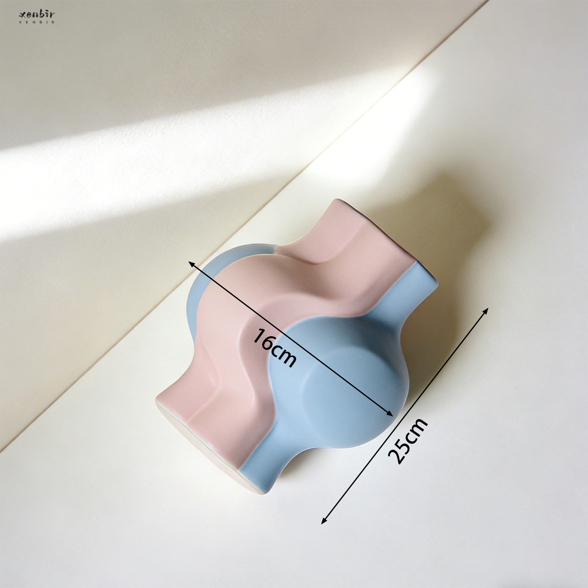 แจกันเซรามิกสไตล์โมเดิร์น