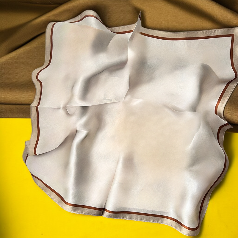 おしゃれなスクエアスカーフ