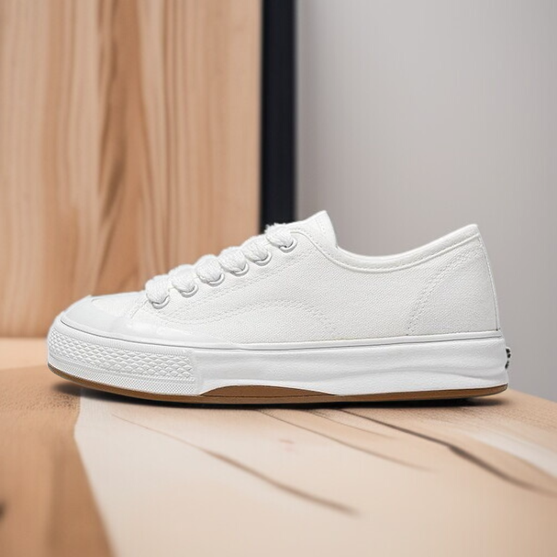 트렌디한 디자인의 여성 캔버스화