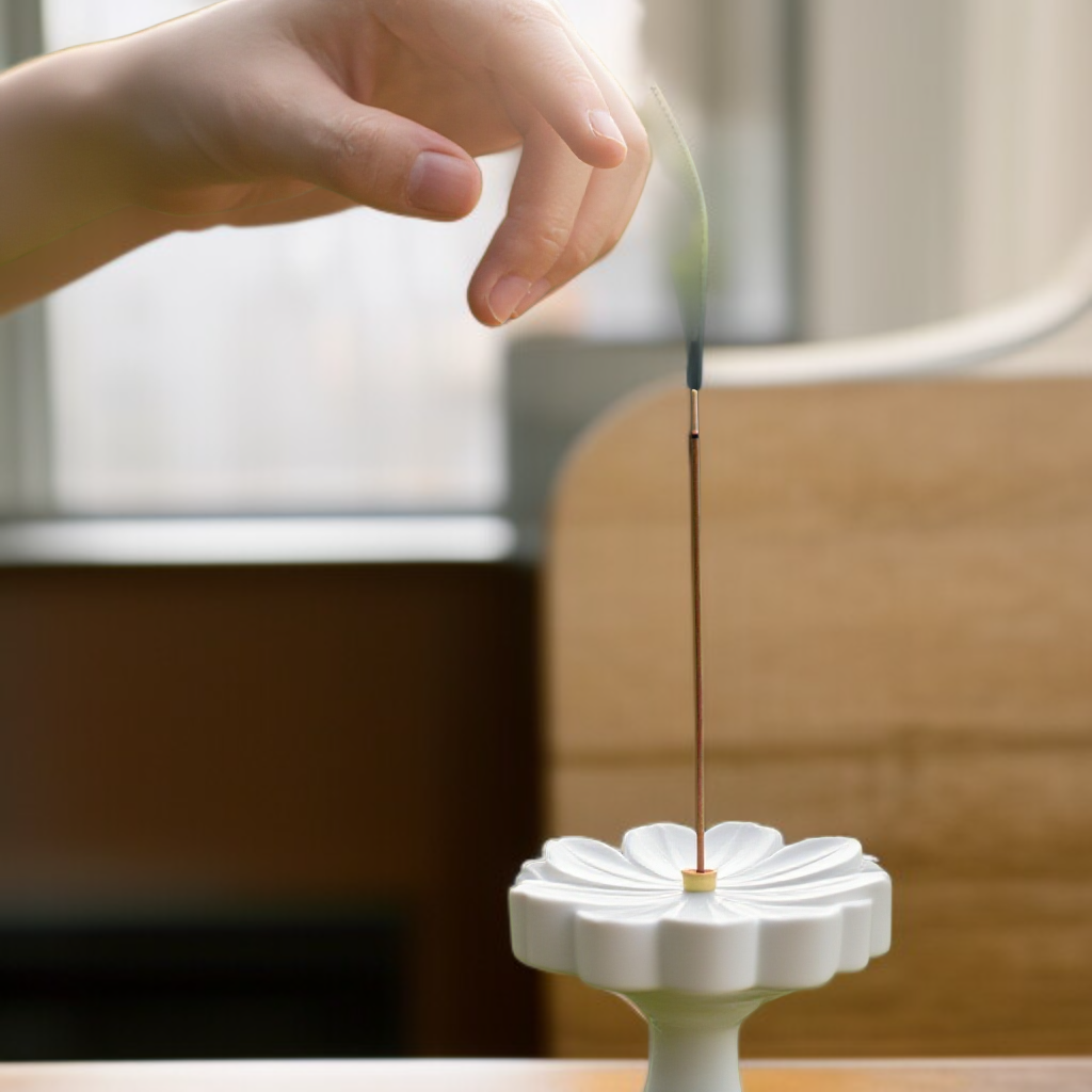 미니멀 감성의 책상 위 소형 향로