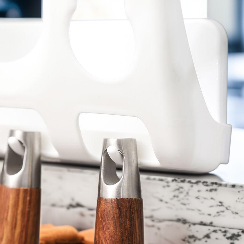 Multifunkční nástěnný držák na kuchyňské náčiní