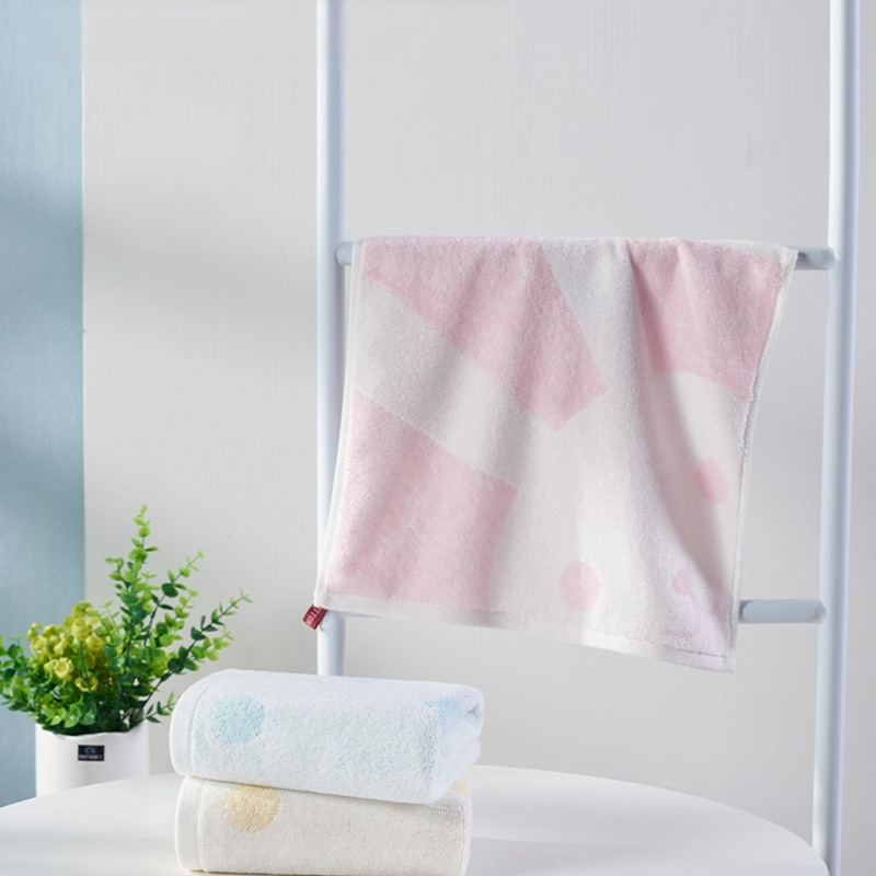 Petite serviette carrée portable et absorbante