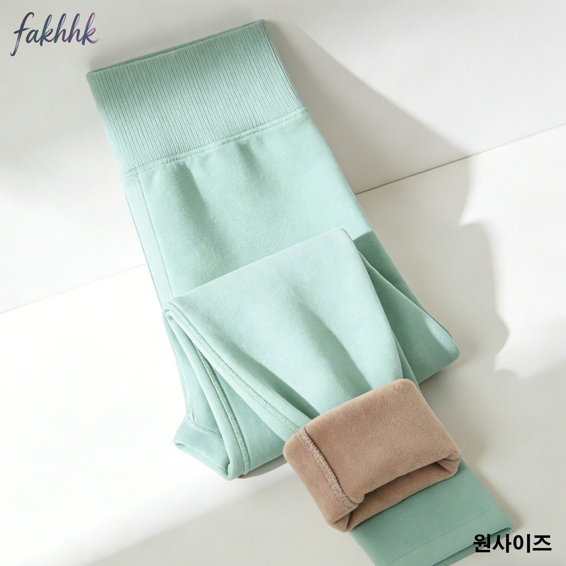 여성용 슬림핏 레깅스 착용 이미지