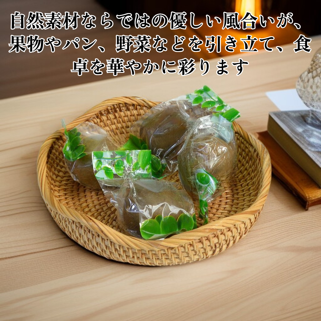 ナチュラルな籐製バスケットに果物を入れた写真