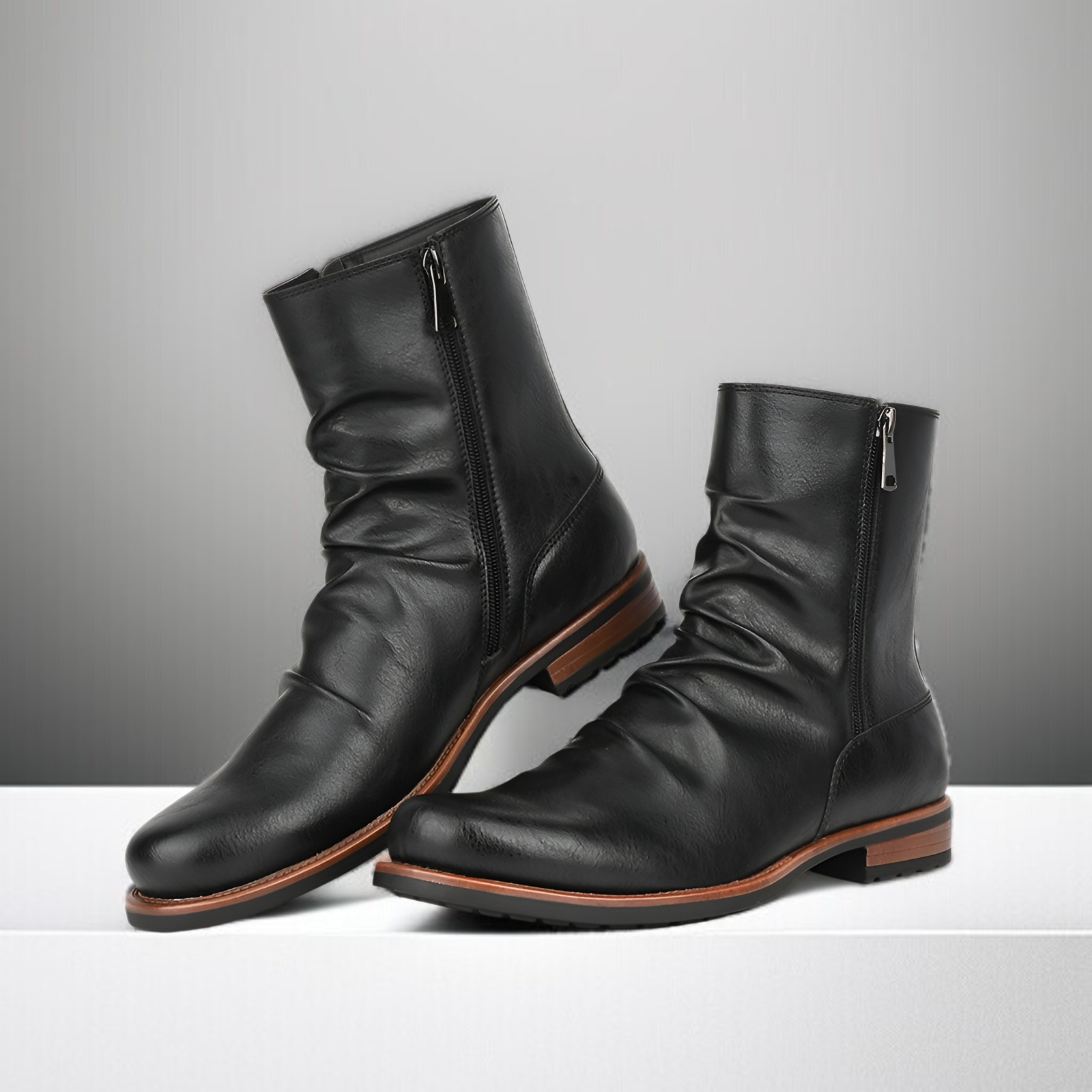 両側ジッパー付きで着脱便利なカジュアルブーツ