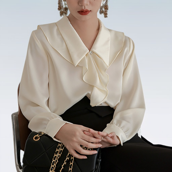 上品なフリルブラウス・春夏ファッション