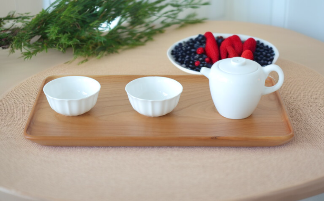 おしゃれなキッチンに映える木製ハイキックトレイ