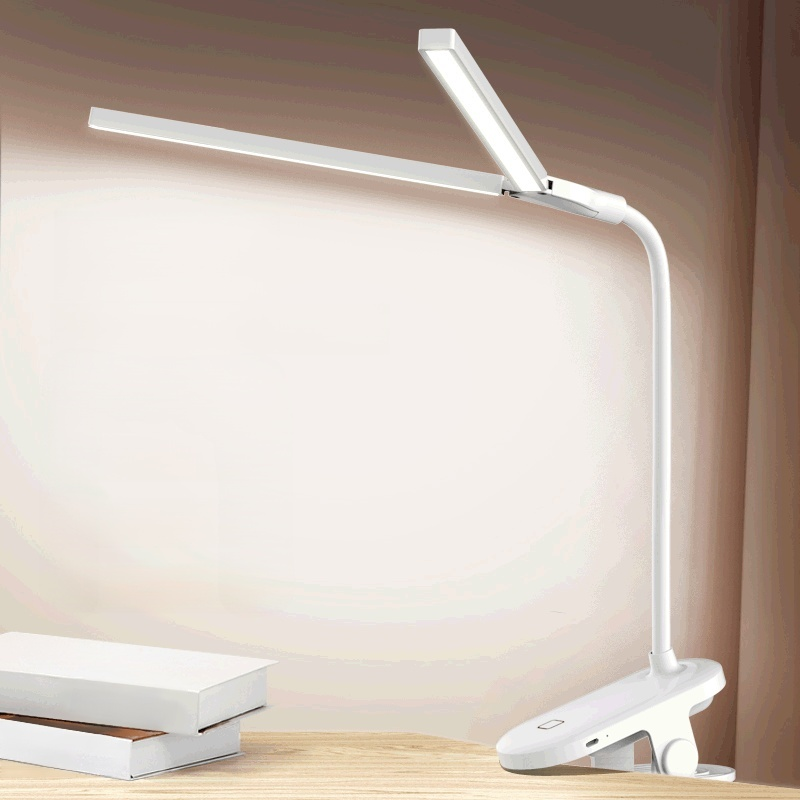 学生の目を保護するLEDデスクランプ