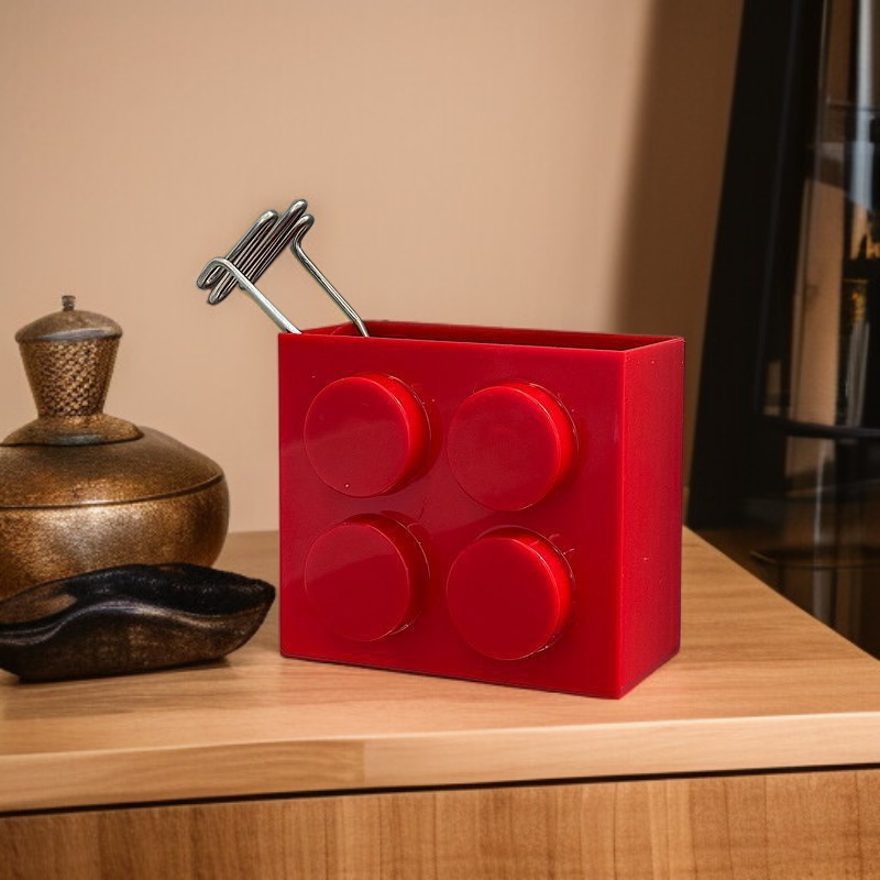 냉장고 문에 부착된 흡착식 수납함