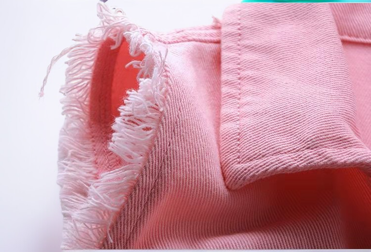 ستايل كاجوال مع سترة جينز ملونة