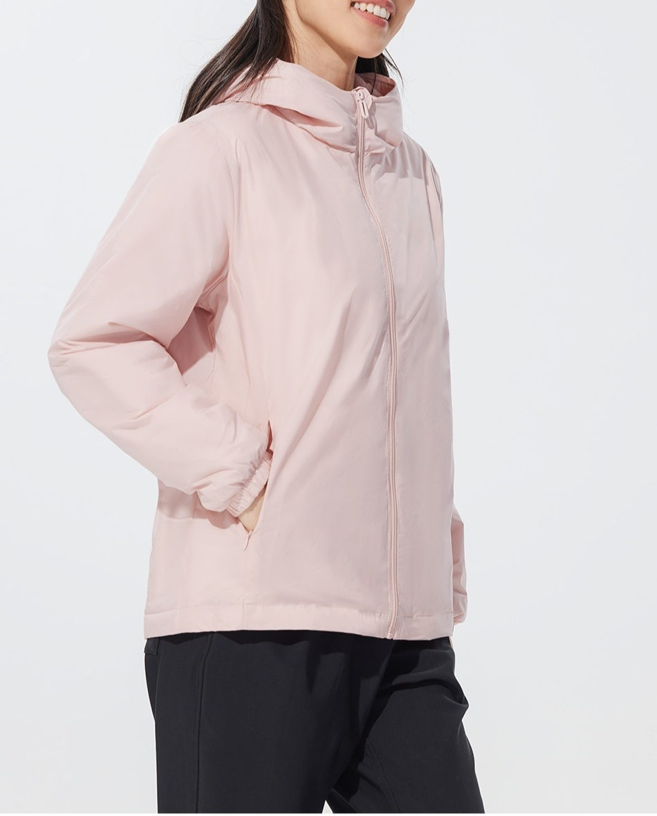 レディース軽薄ダウンジャケット後ろ姿