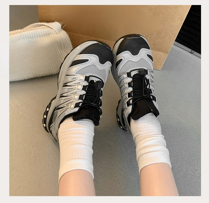 데일리룩에 어울리는 여성 경량 운동화