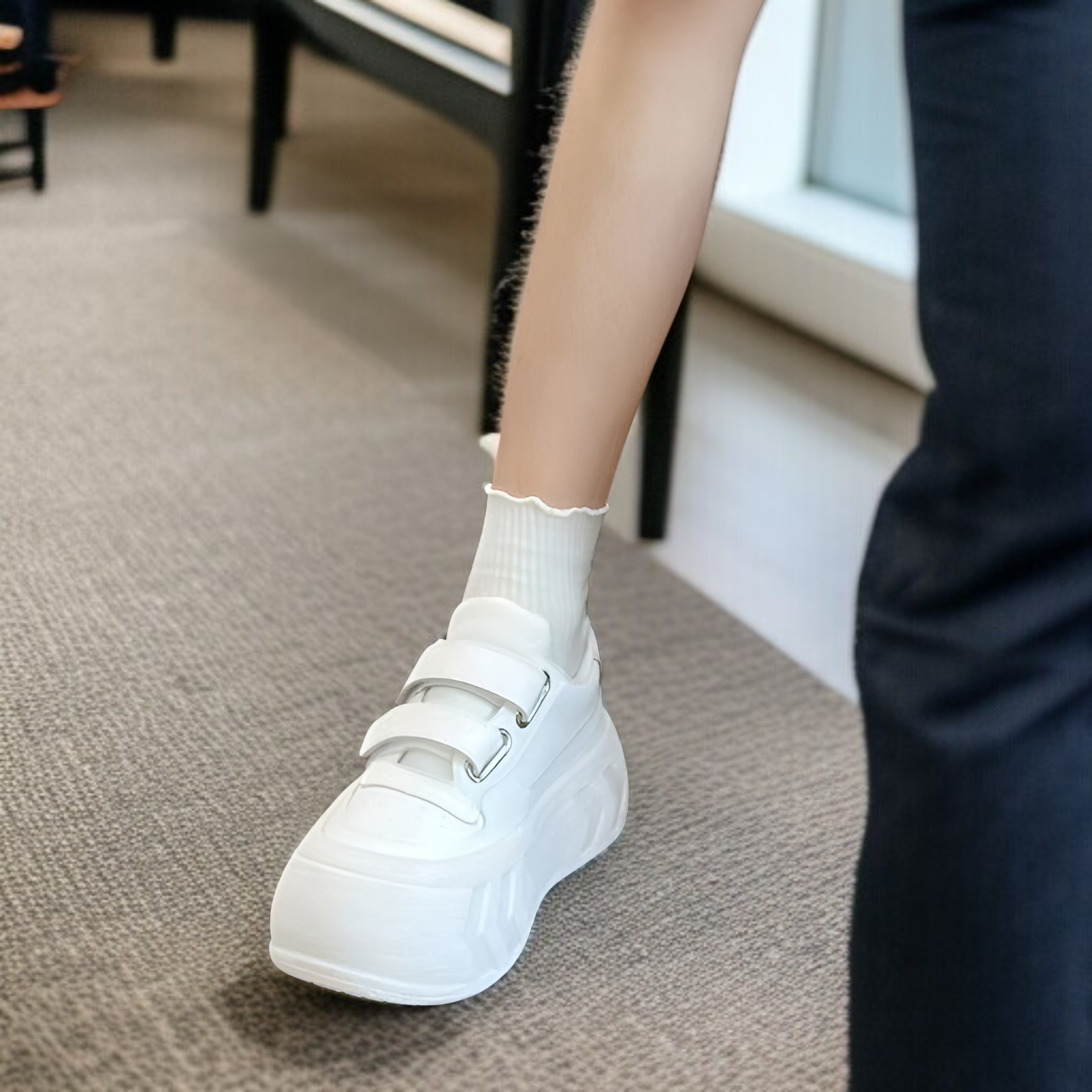 春と秋の新作レディースホワイトシューズトレンドスポーツカジュアル厚底スニーカー