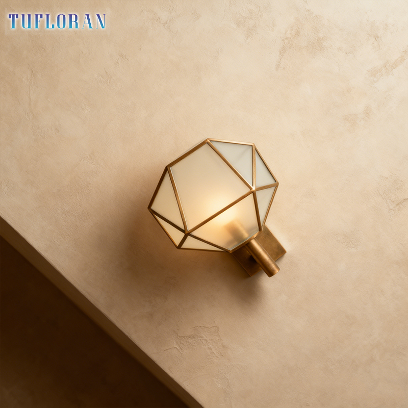 โคมไฟติดผนังดีไซน์หลายเหลี่ยม